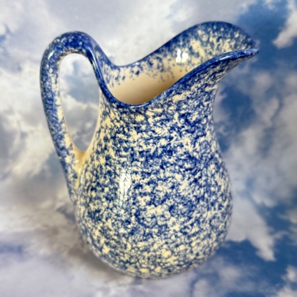 VINTAGE MOLLY DALLAS Spatterware Ceramic Cow Pitcher Hand Painted Blue White USA - Picture 4 of 7